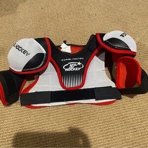 Hockey Shoulder Pad Youth Small by Total Hockey USA 🏒🏒 Great condition